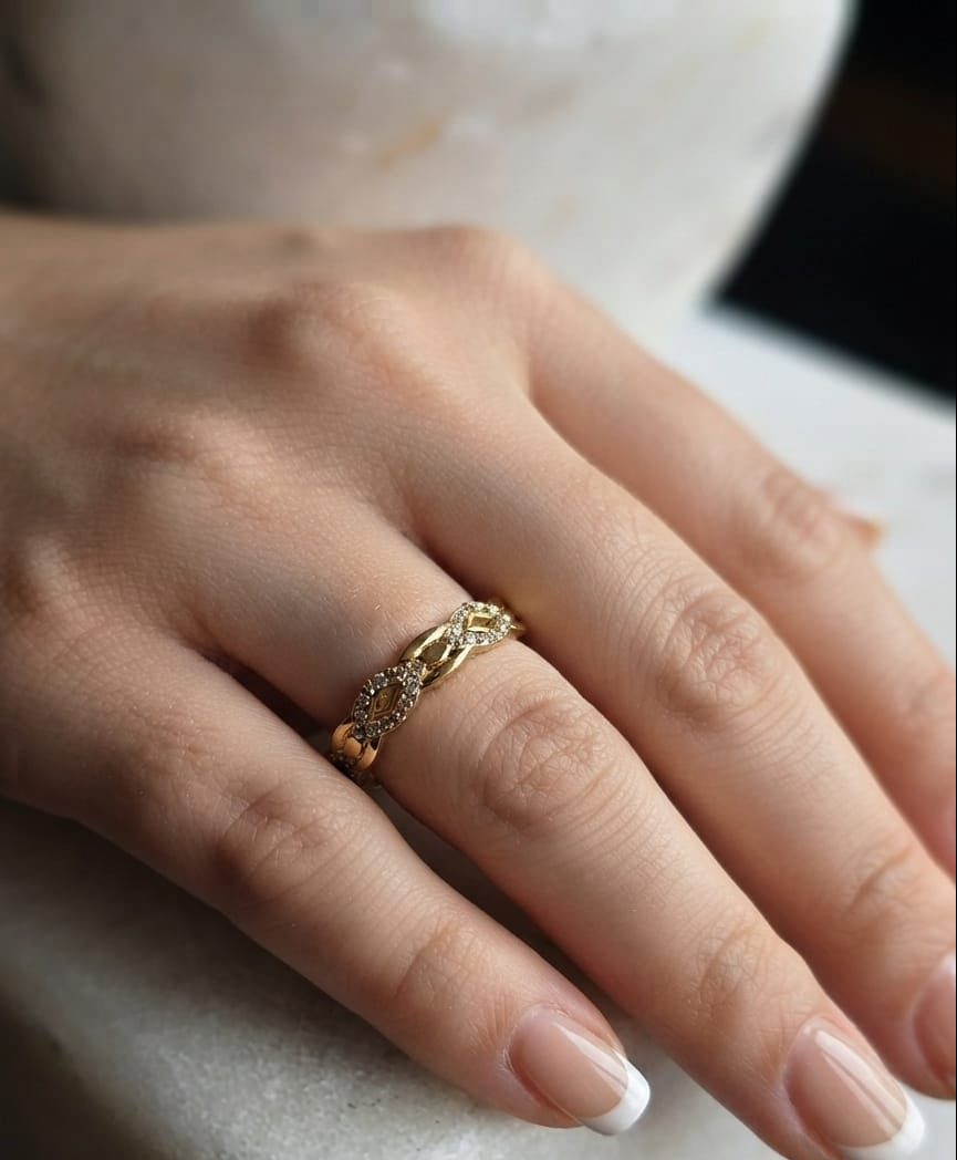 Anillo de Oro 18K Tejido Infinito con Circonias