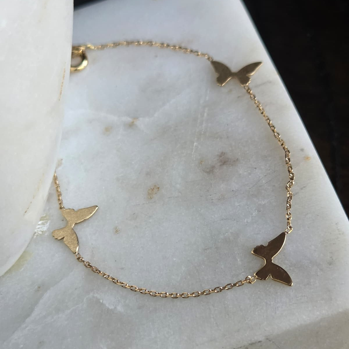 Pulsera de Oro 18K con Dijes de Mariposa