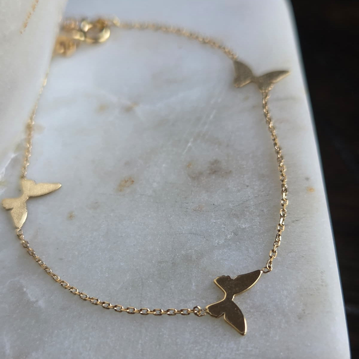 Pulsera de Oro 18K con Dijes de Mariposa