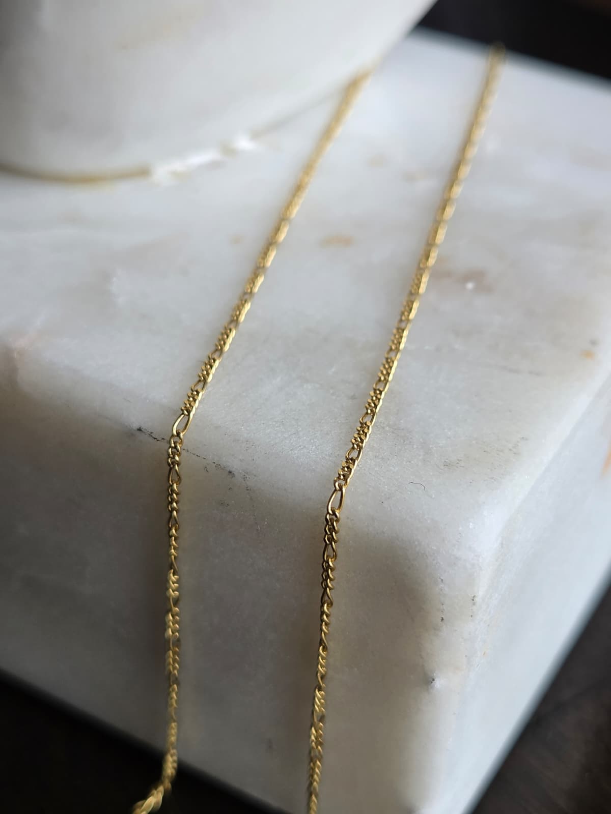 Cadena estilo Figaro de Oro 18K