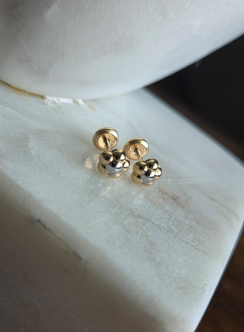 Aretes de Oro 14K en Forma de Flor