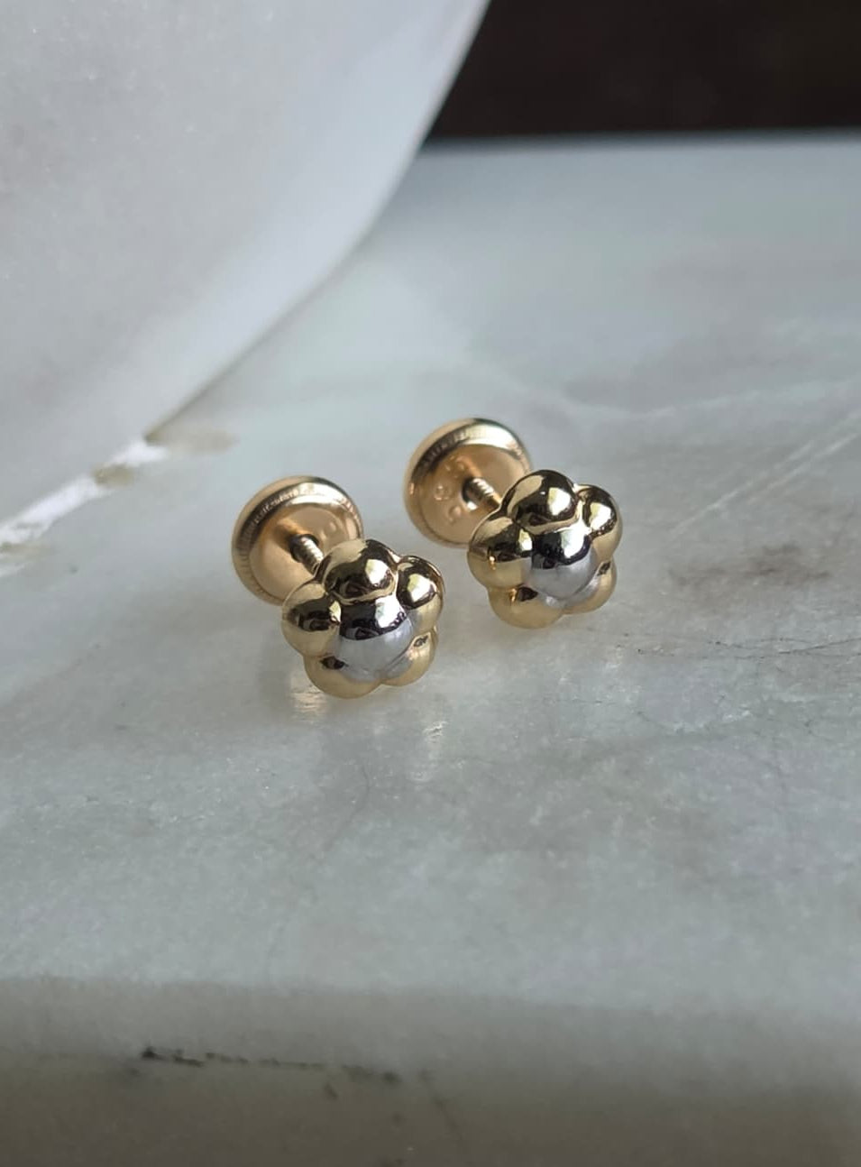 Aretes de Oro 14K en Forma de Flor