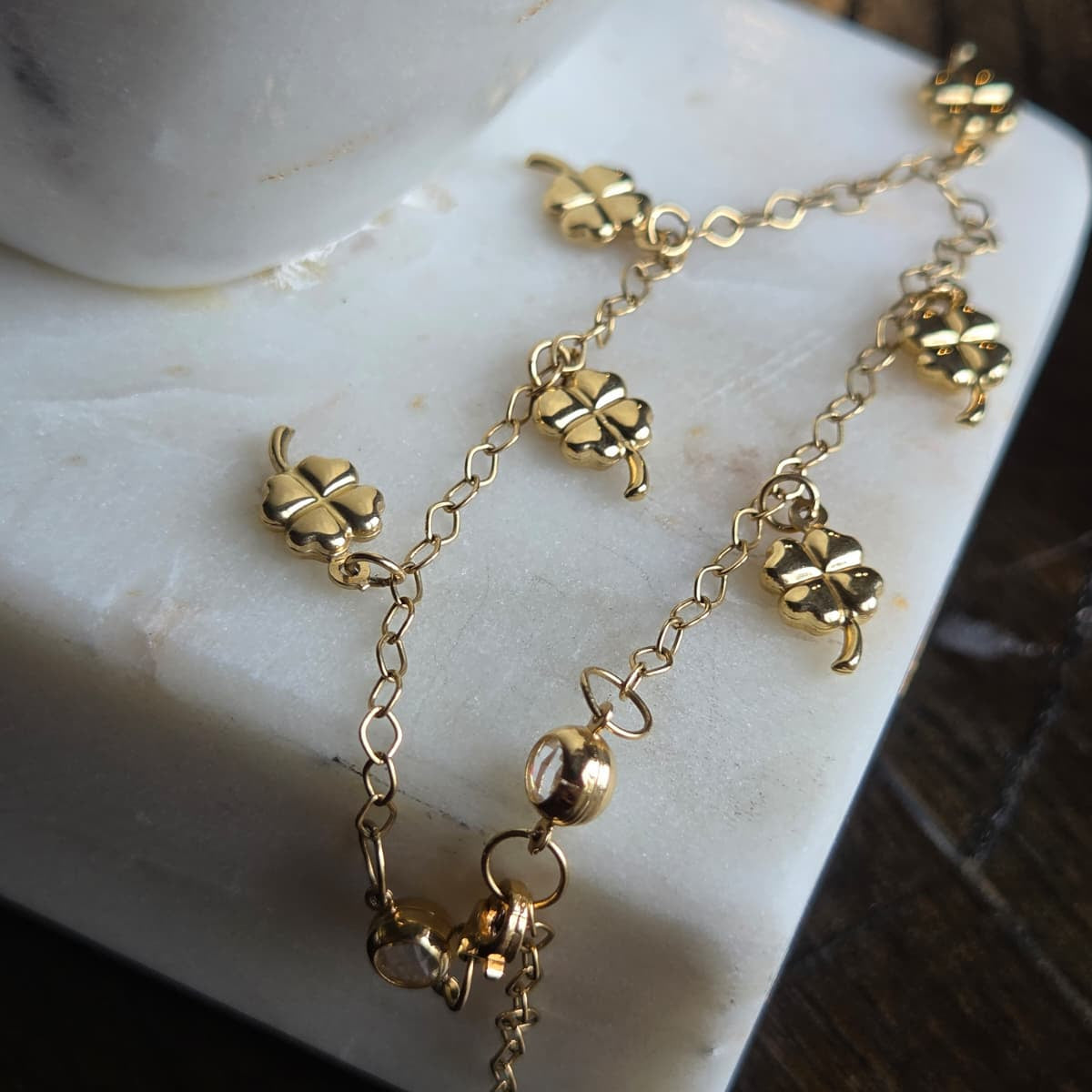 Pulsera de Oro 18K con Dijes de Trébol