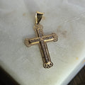 Dije Cruz Calada de Filigrana en Oro 18K