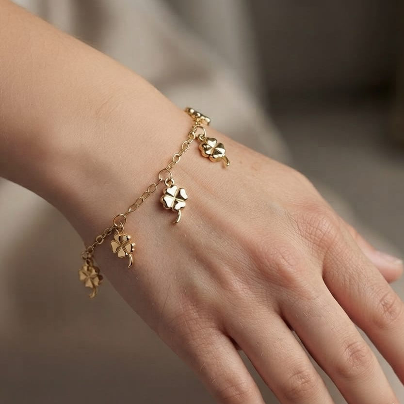 Pulsera de Oro 18K con Dijes de Trébol