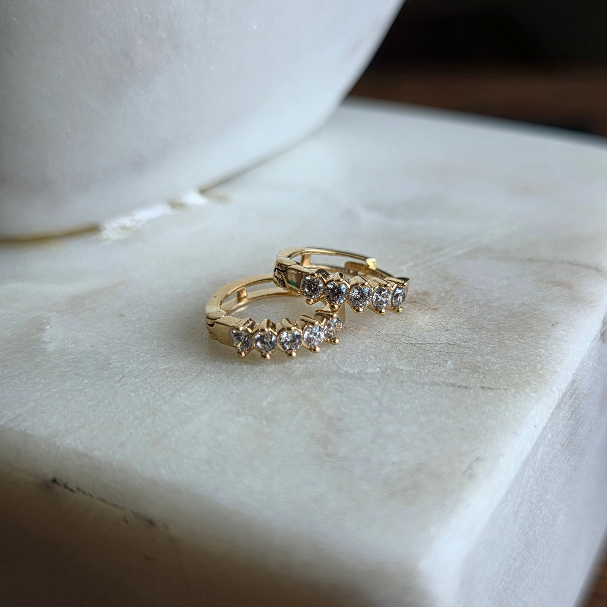 Argollas  huggie en Oro 18K