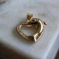 Dije de Corazón y Delfín con Circones en Oro 18K