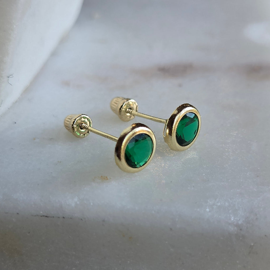Aretes Redondos con Circonia Verde en Oro de 14K
