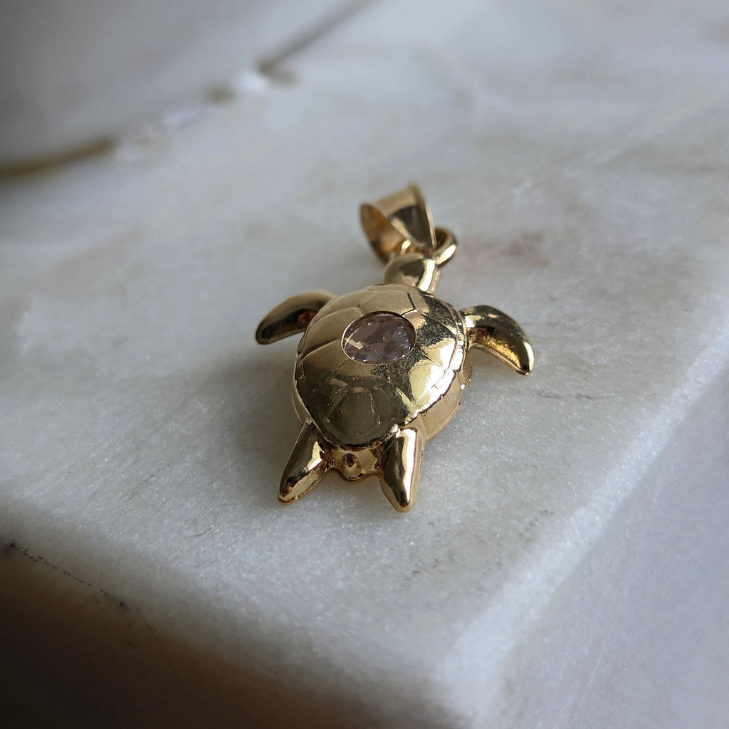 Dije de Tortuga con Zircón en Oro 18K