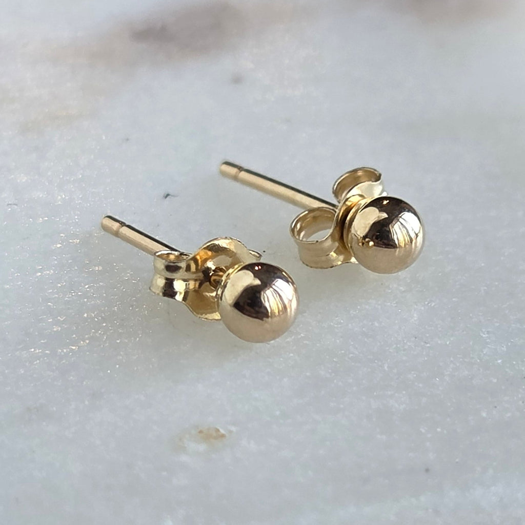 Aretes de Esfera Clásica en Oro 14K