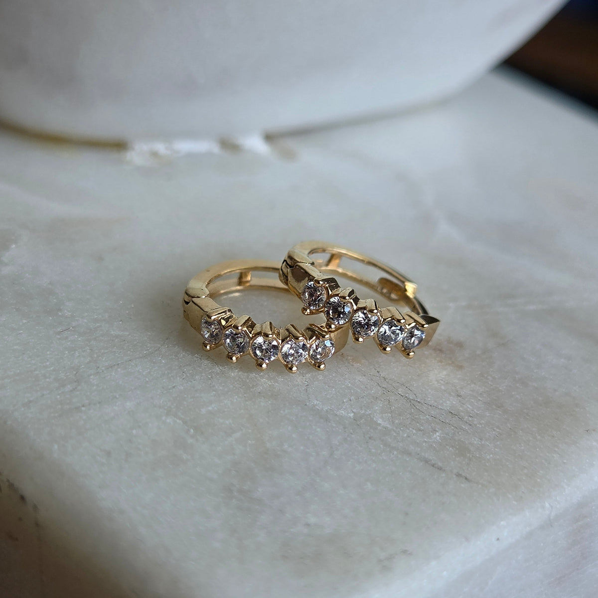 Argollas  huggie en Oro 18K