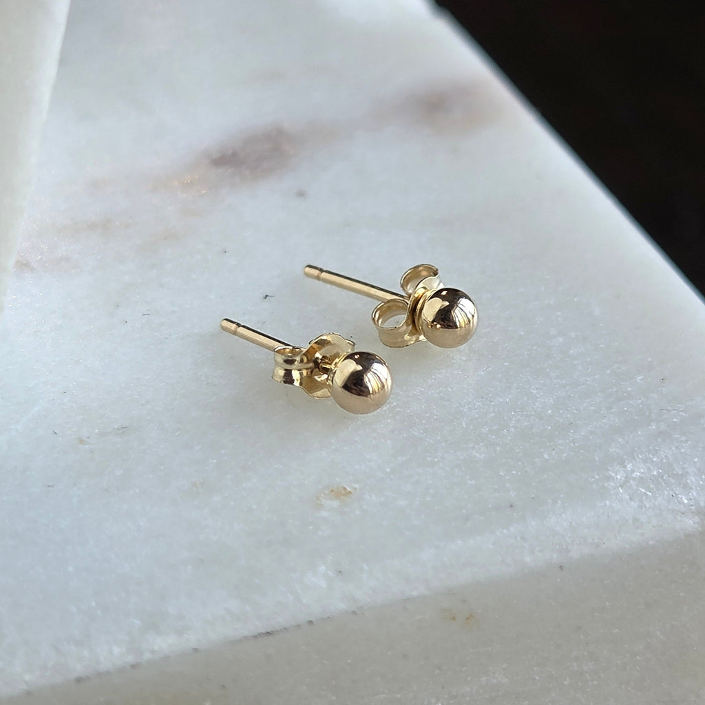 Aretes de Esfera Clásica en Oro 14K