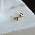 Aretes de Esfera Clásica en Oro 14K