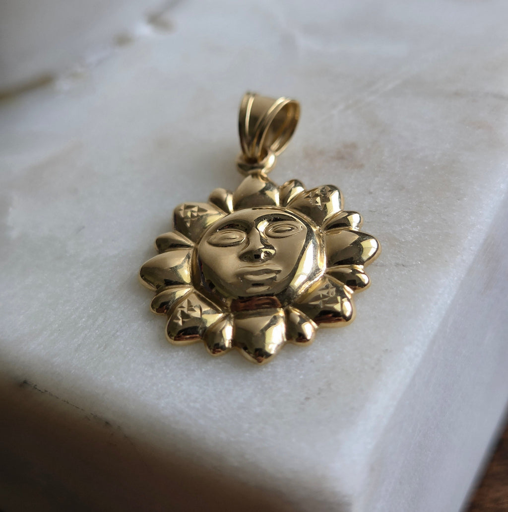 Dije Sol Radiante en Oro 18K