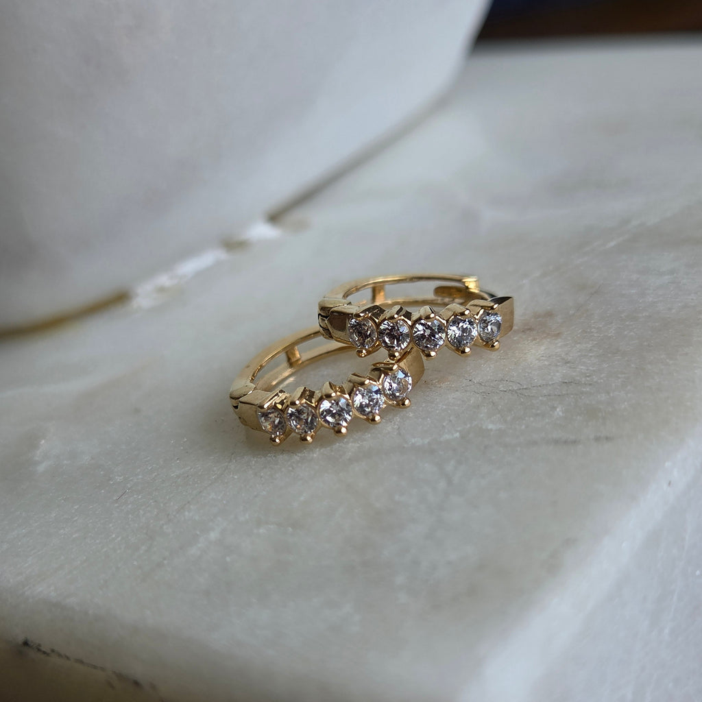 Argollas  huggie en Oro 18K